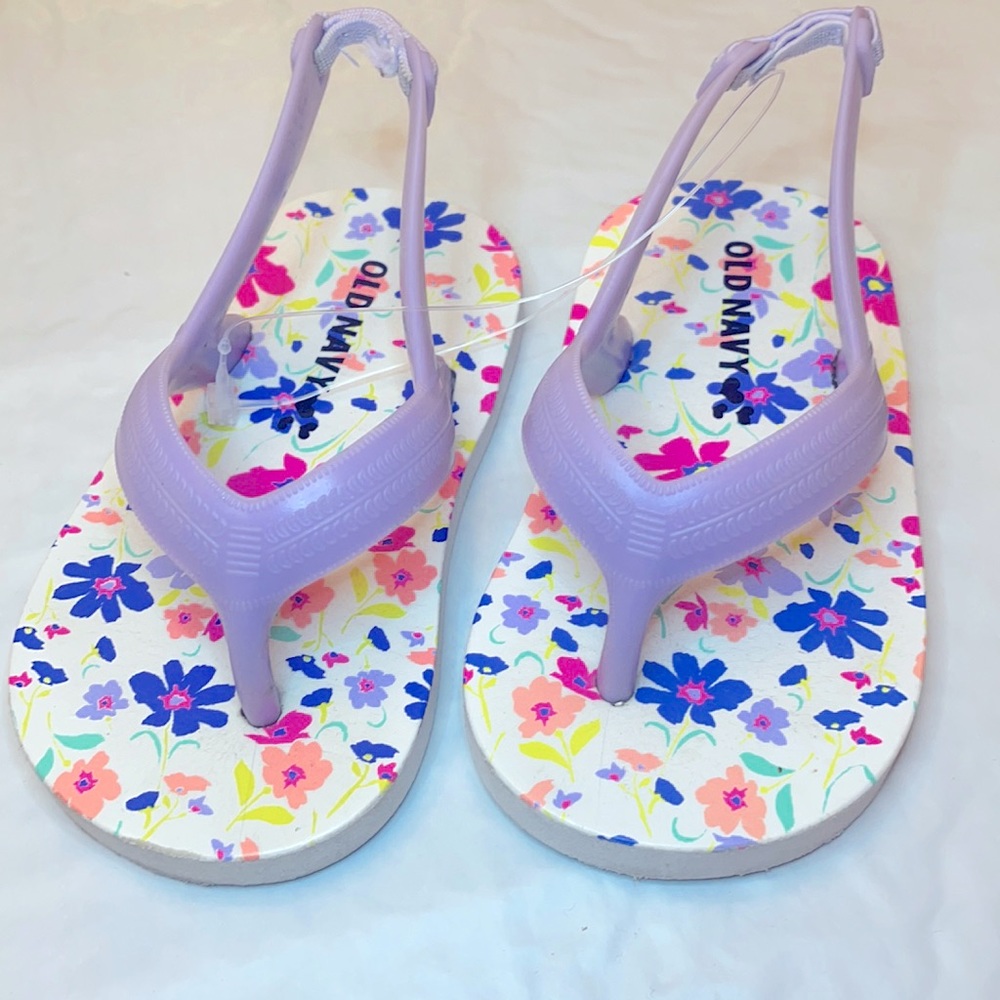 Old Navy purple flip flops size 4 spring/summer